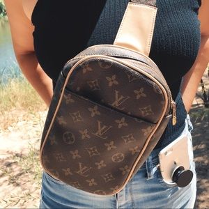LOUIS VUITTON MONOGRAM CANVAS POCHETTE GANGE